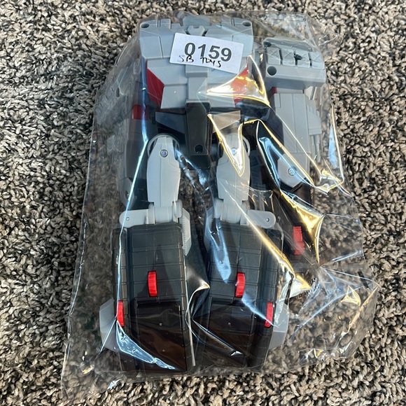 Transformers Megatron action figure, transforms in 11 moves - Picture 13 of 13